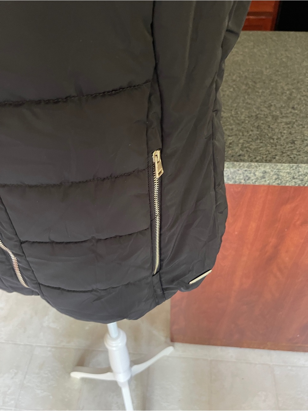 Calvin Klein Black Quilted Hooded Puffer Vest with Faux Fur Trim - Size L - Picture 5 of 8